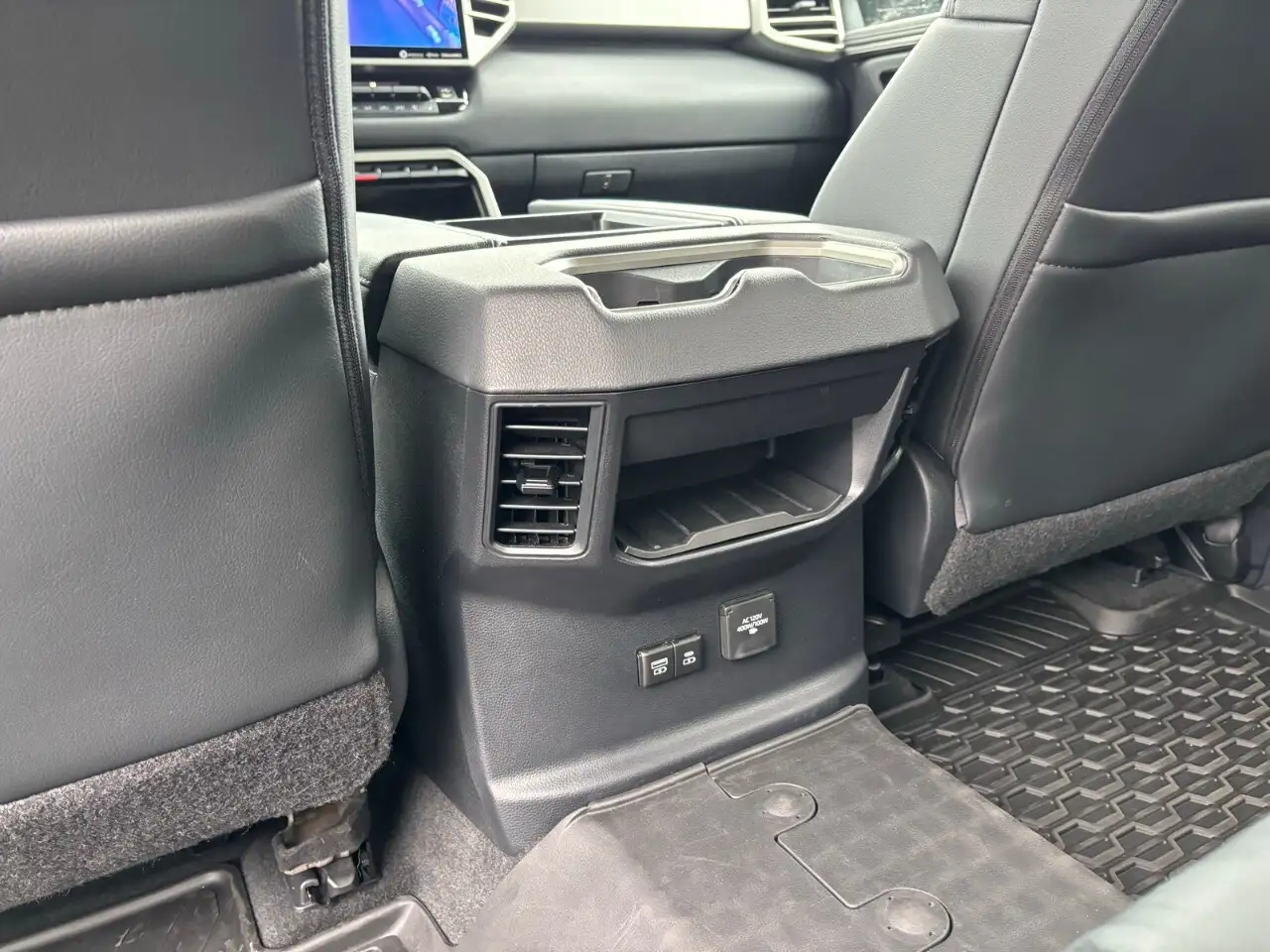 Toyota Tundra снимка Toyota Tundra