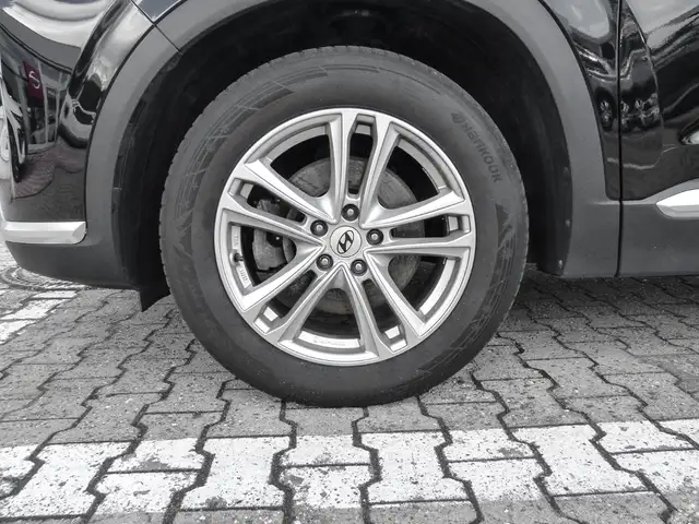Hyundai Santa Fe view 3