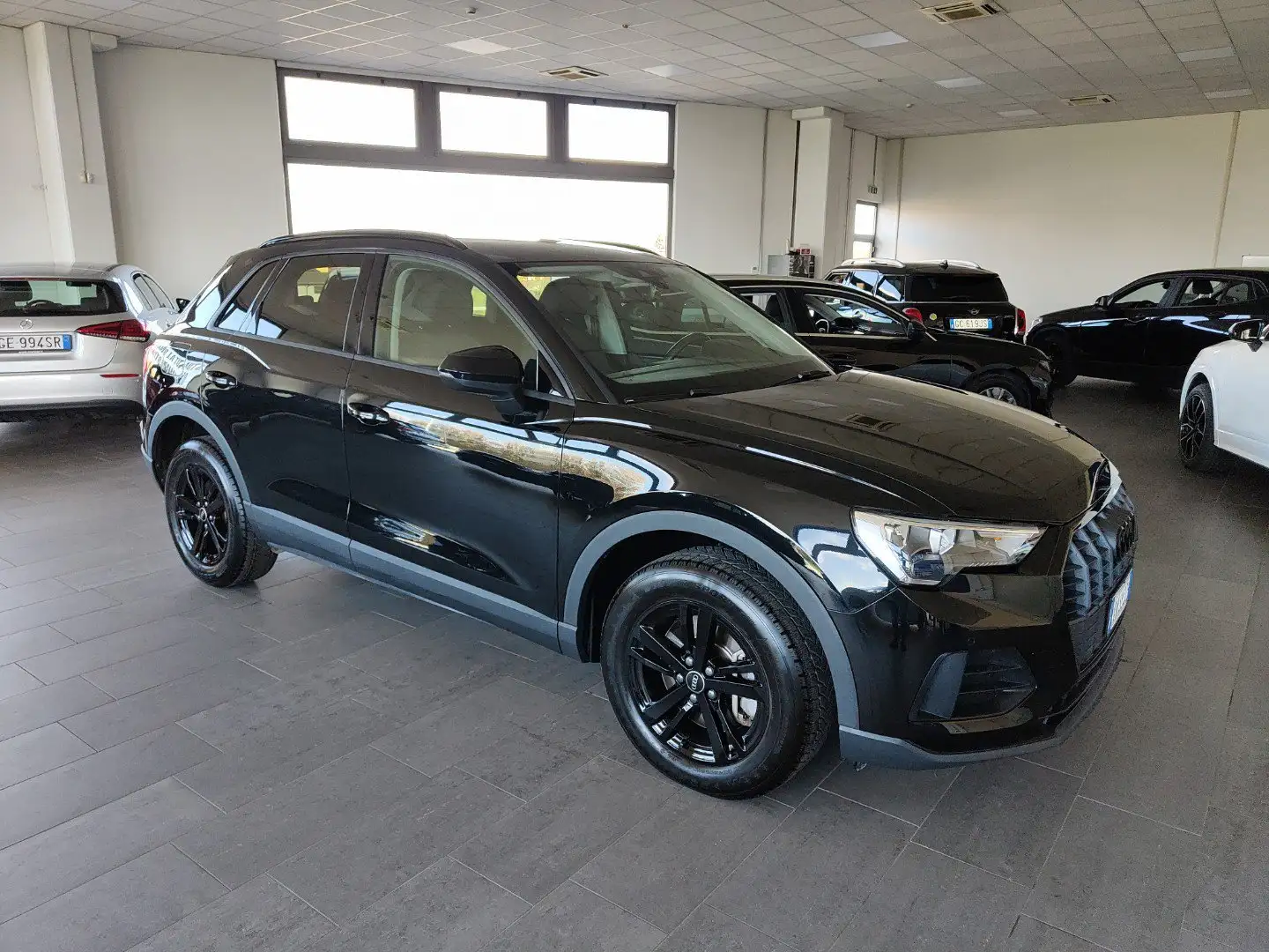 Audi Q3 45 TFSI e S tronic Navi Adaptive Cruise Fari LED Zwart - 2