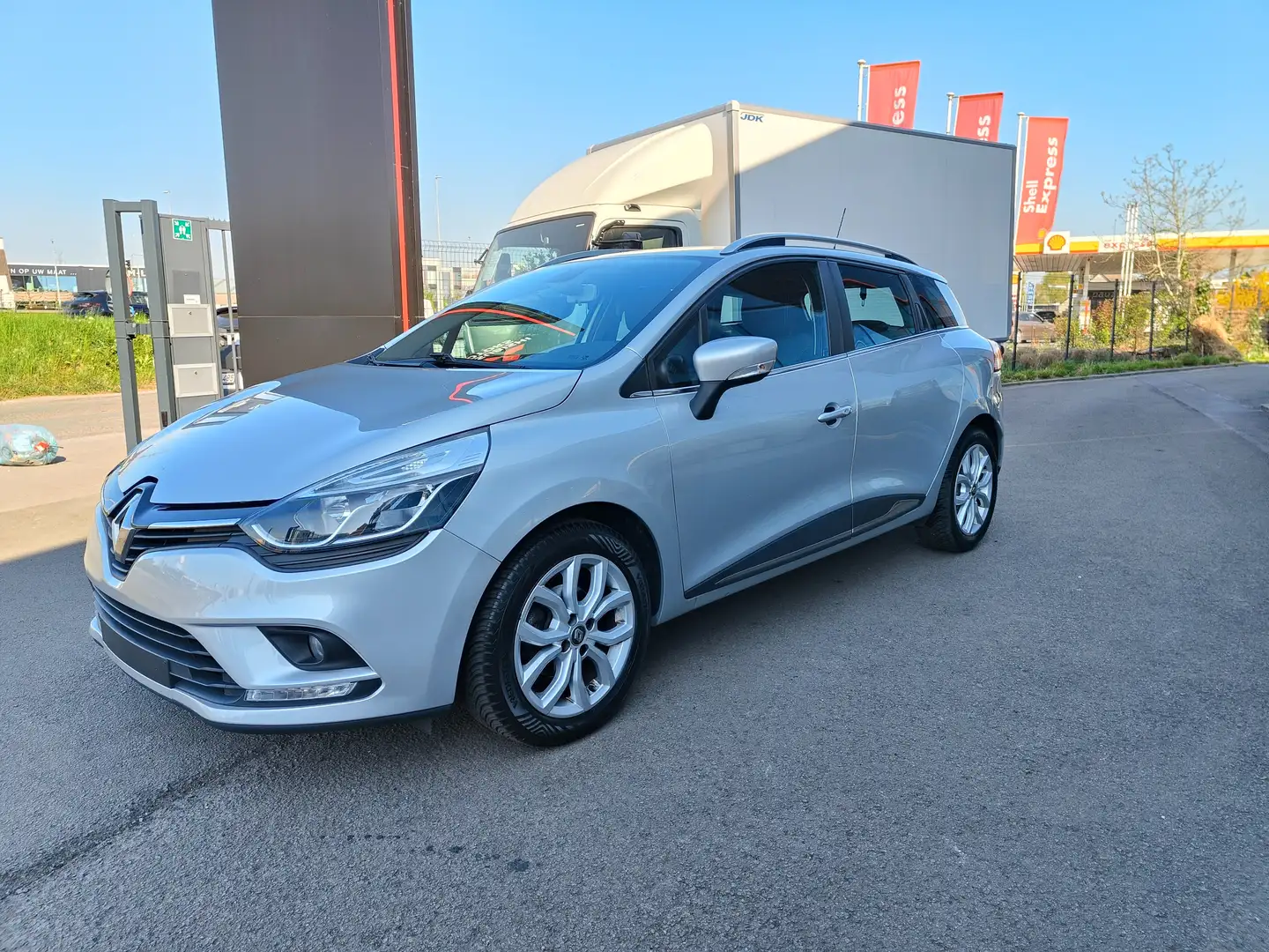 Renault Clio Grand tourer Cool en sound Silber - 1