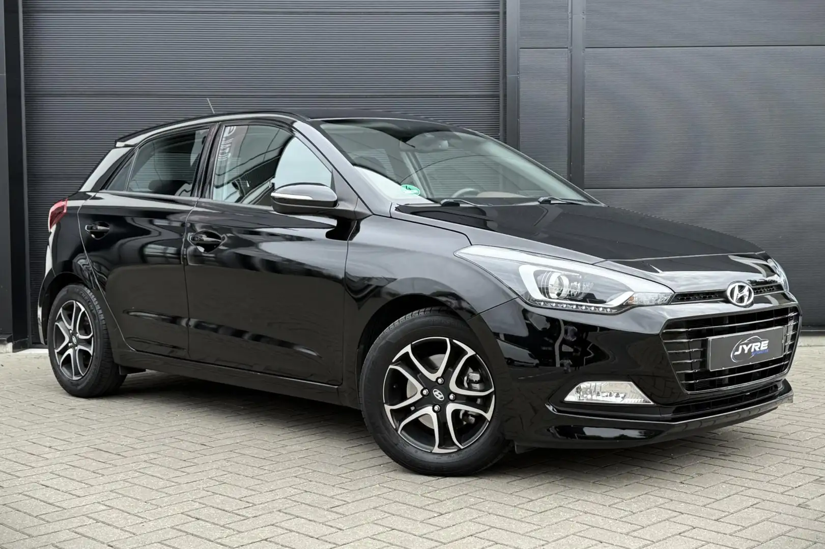 Hyundai i20 1.0 T-GDI Comfort 100 PK, Navigatie, Camera, Licht Noir - 2