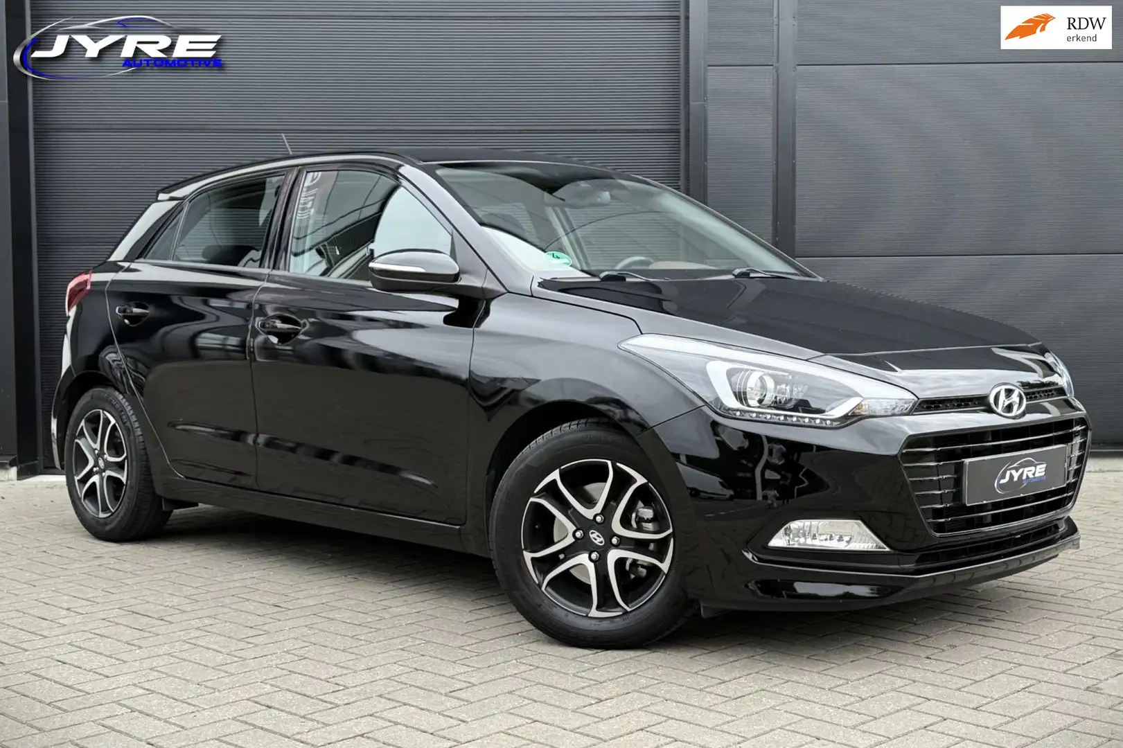 Hyundai i20 1.0 T-GDI Comfort 100 PK, Navigatie, Camera, Licht Noir - 1