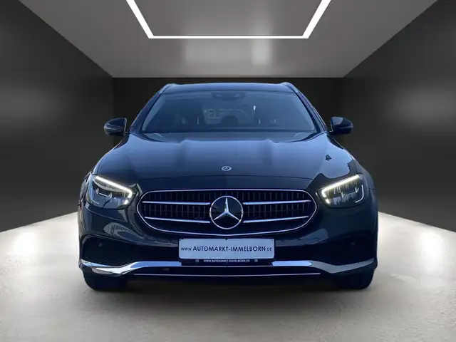 Mercedes-Benz 300 view 9