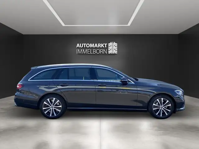 Mercedes-Benz 300 view 11