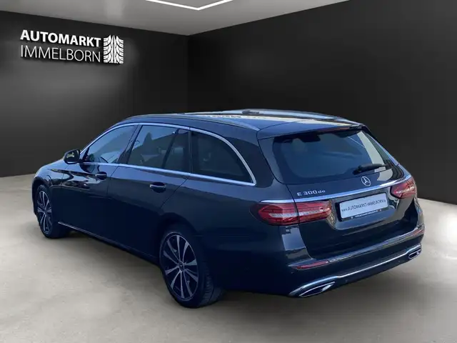 Mercedes-Benz 300 view 5