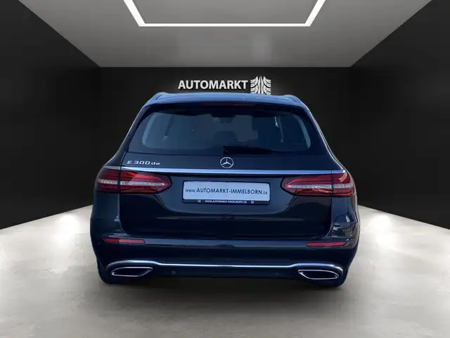 Mercedes-Benz 300 view 10