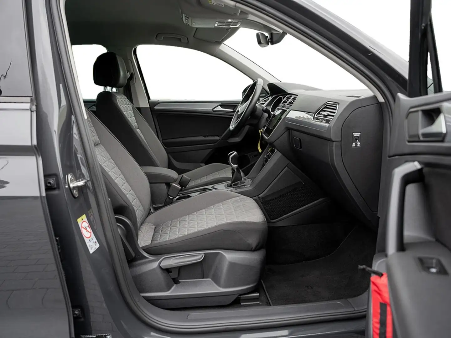 Volkswagen Tiguan 1.5 TSI Life AHK LED NAVI KAM KLIMA Grau - 2
