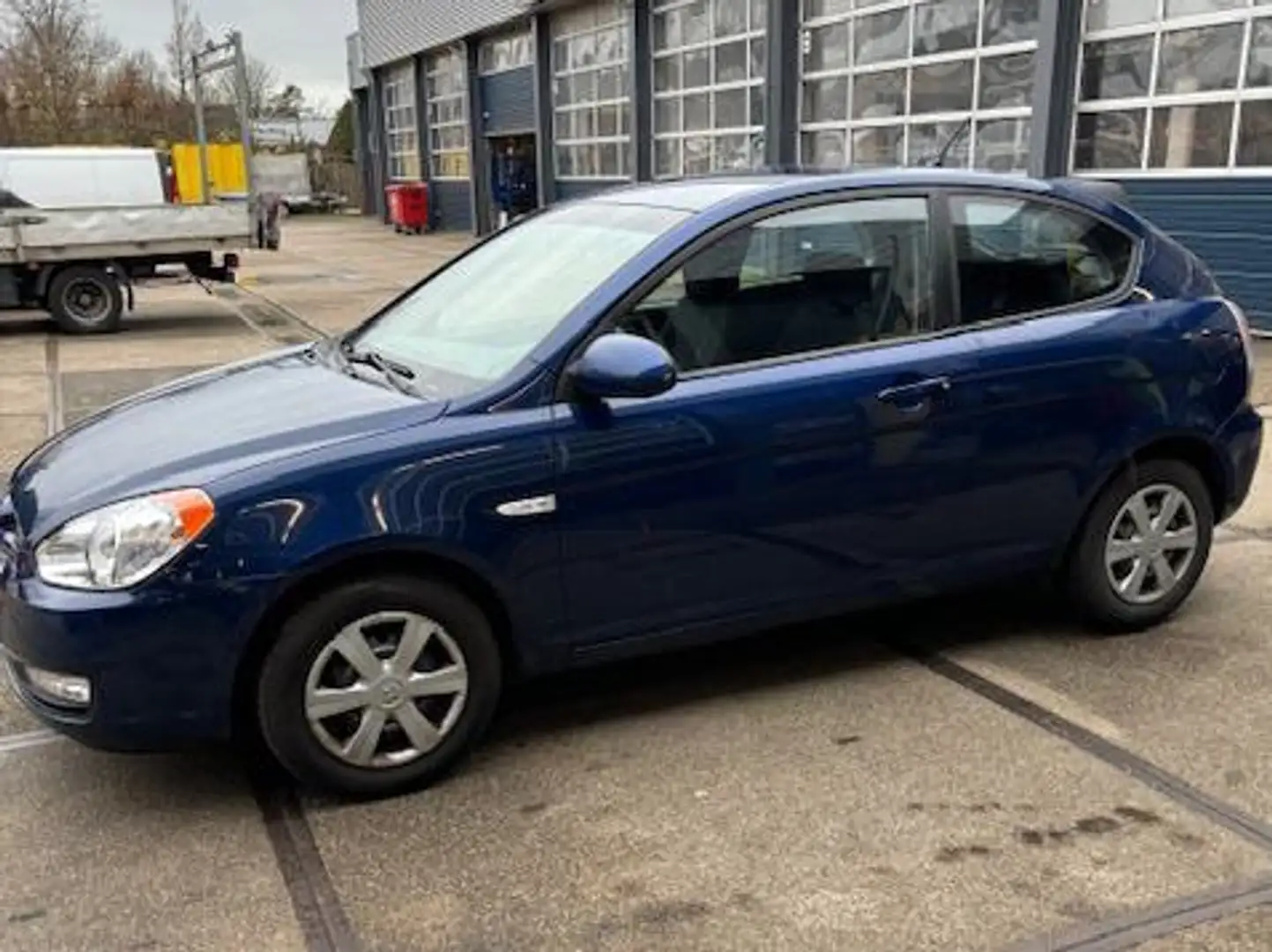 Hyundai ACCENT 1.4i Dynamic Bleu - 2