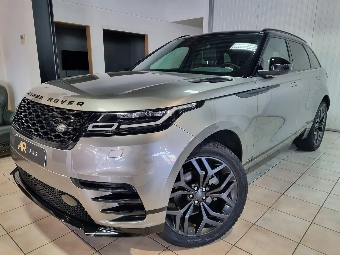 Land Rover Range Rover Velar 2.0 TD4 R-Dynamic S Gris - 1
