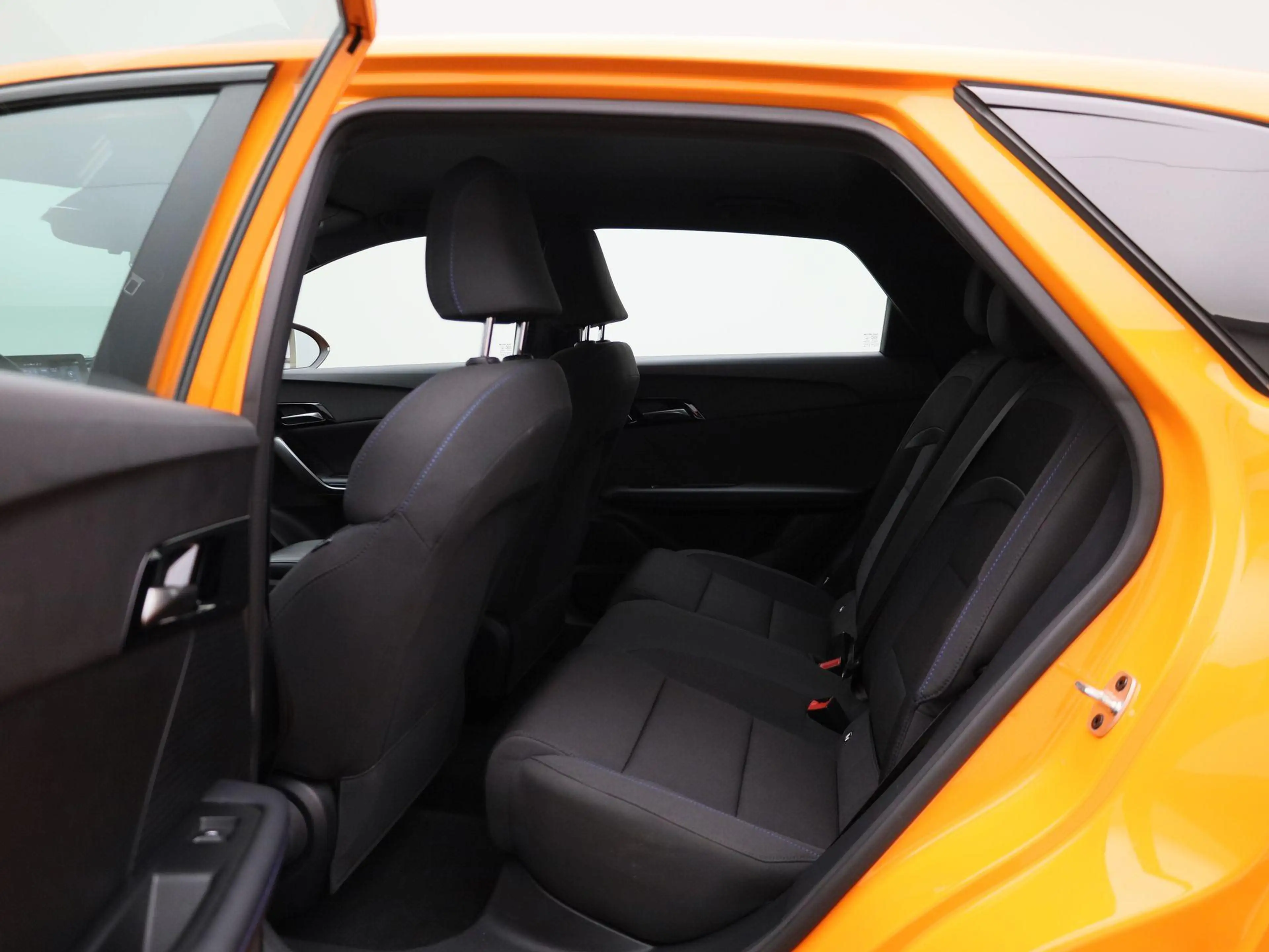 MG MG4 51 kWh Standard — photo 10