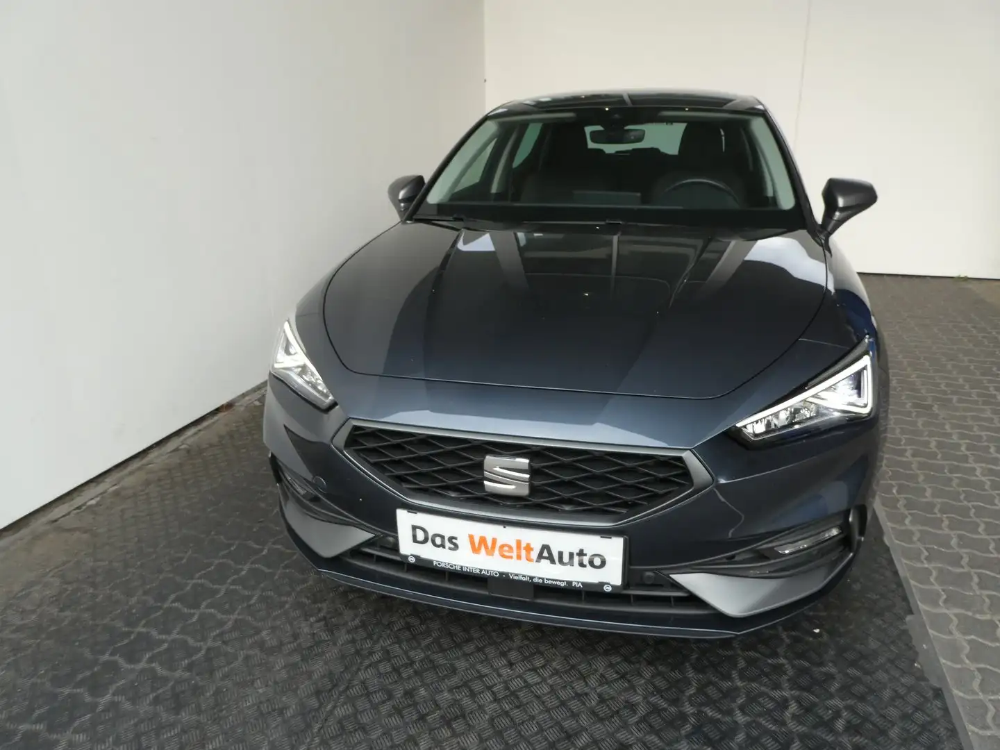 SEAT Leon FR 2.0 TDI 115 PS Grau - 2