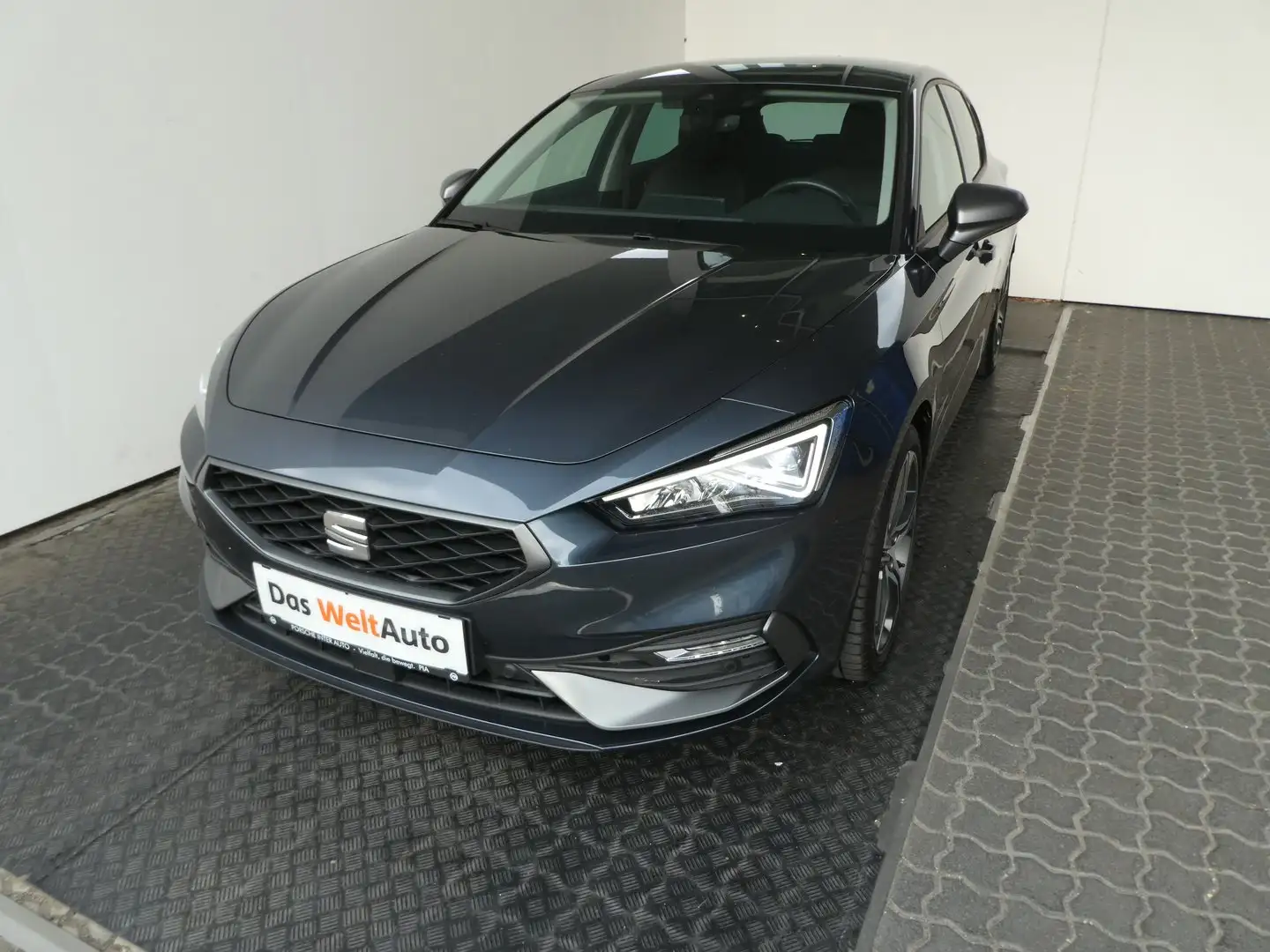 SEAT Leon FR 2.0 TDI 115 PS Grau - 1