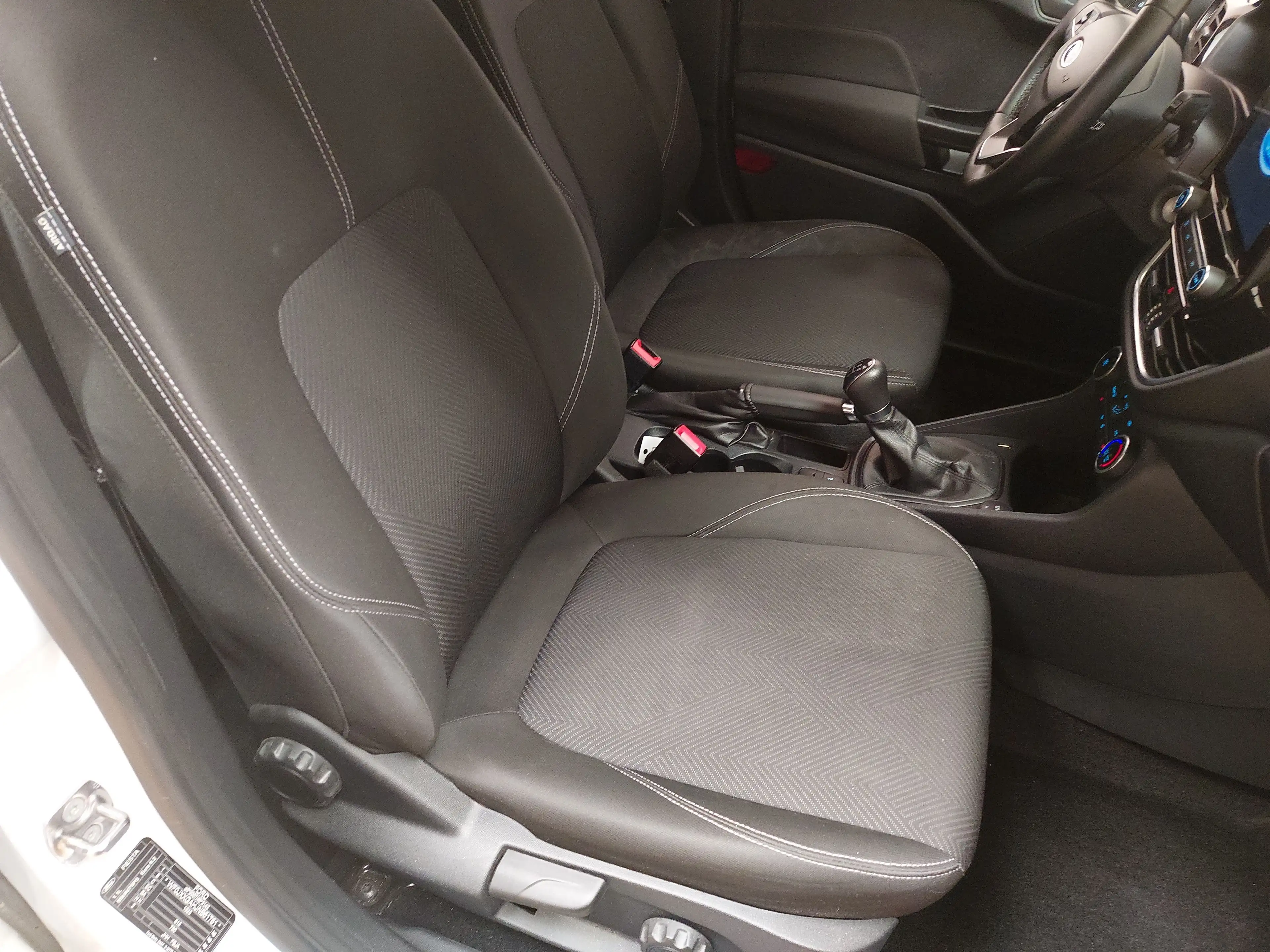 Ford Fiesta 1.0 Cool&Connect LED SHZ PDC — photo 9