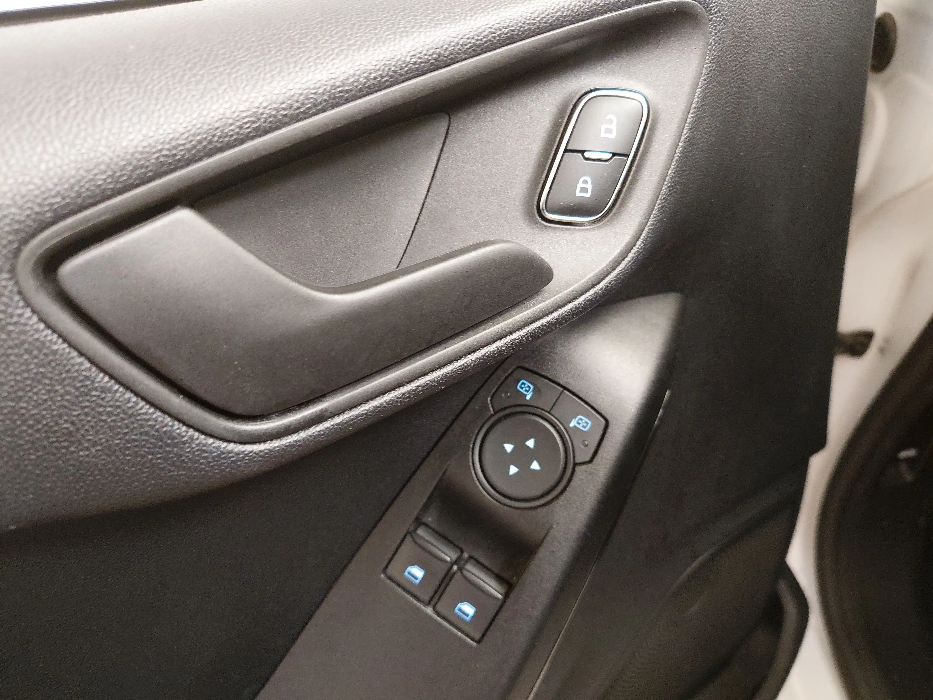 Ford Fiesta 1.0 Cool&Connect LED SHZ PDC — photo 5