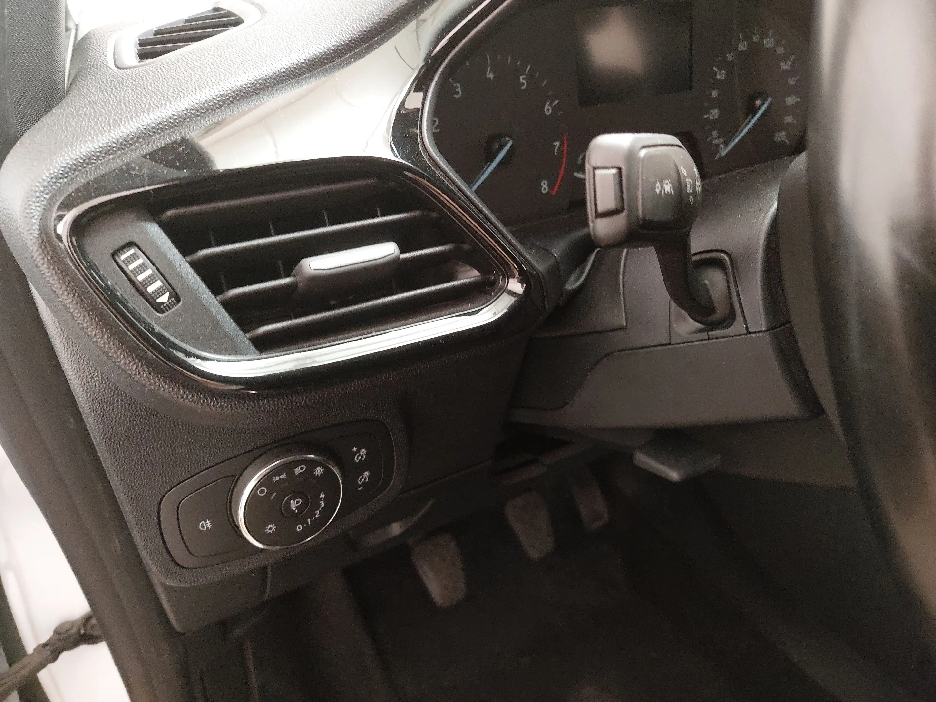 Ford Fiesta 1.0 Cool&Connect LED SHZ PDC — photo 7
