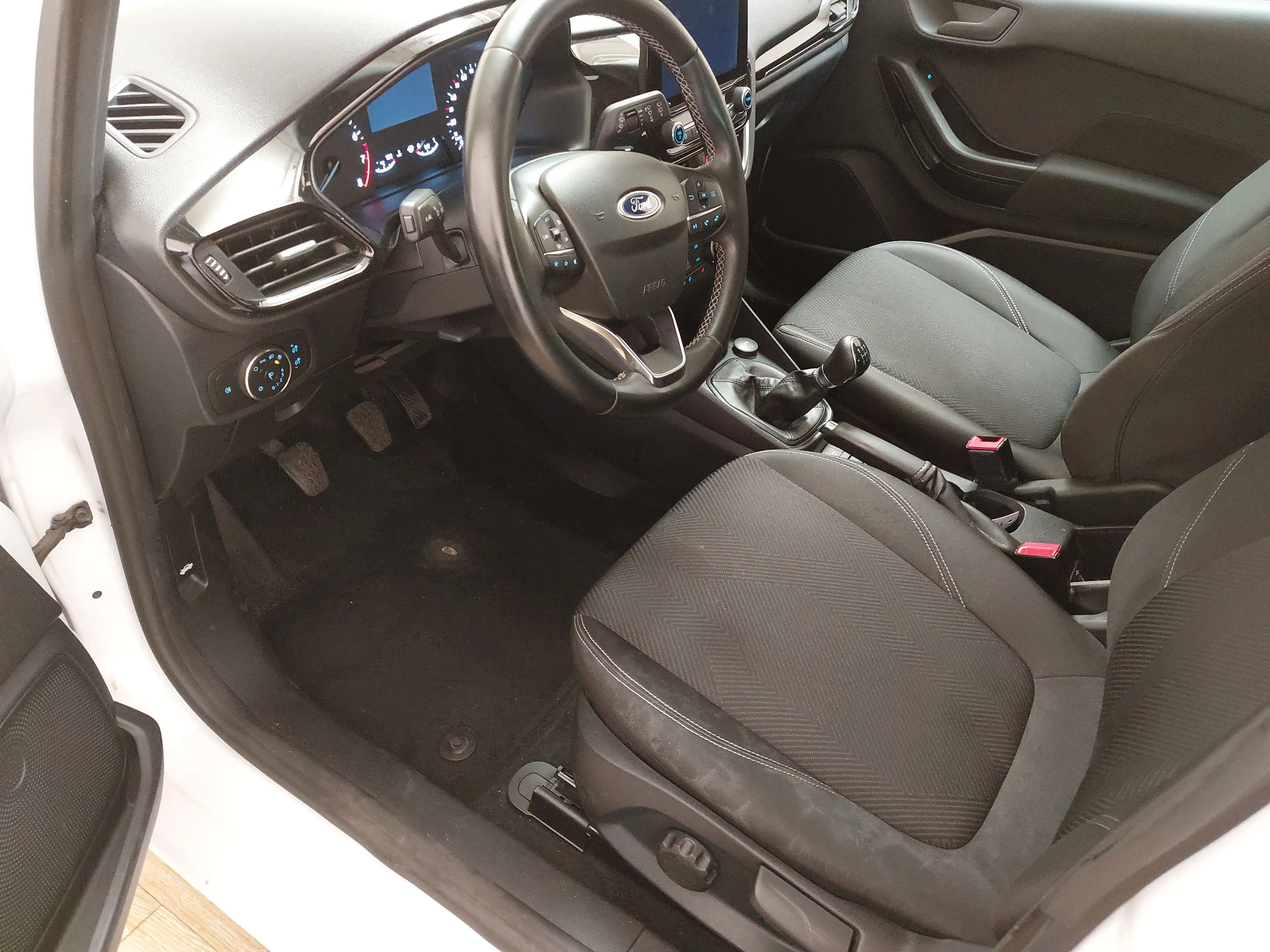 Ford Fiesta 1.0 Cool&Connect LED SHZ PDC — photo 6