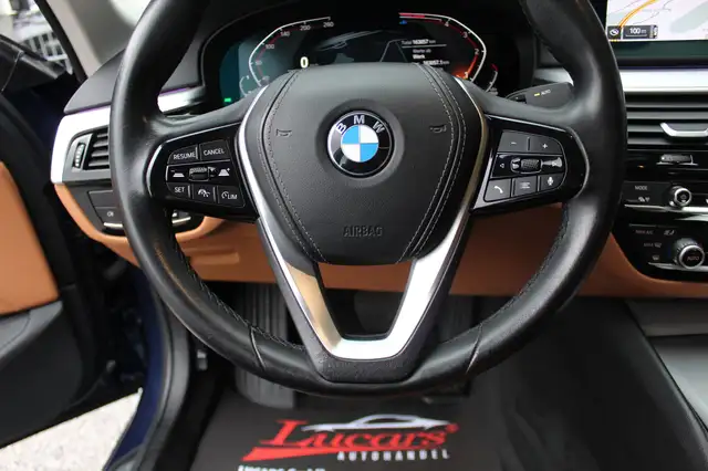BMW 5 Series view 10