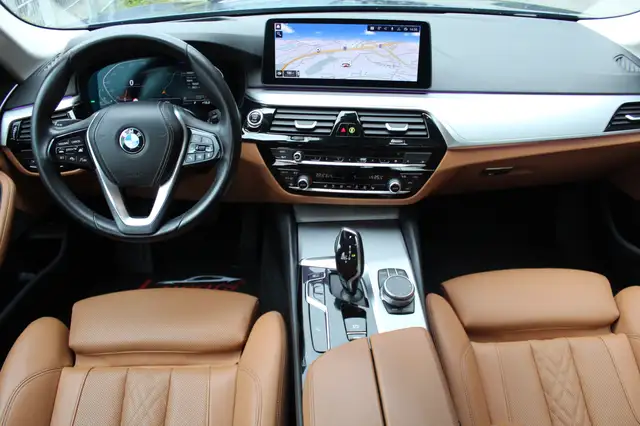 BMW 5 Series view 13