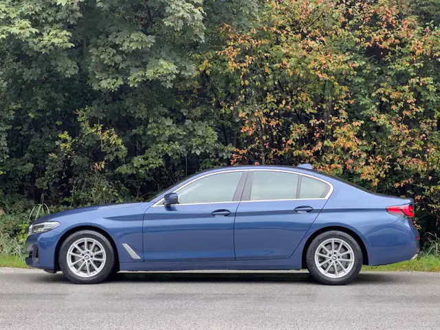 BMW 5 Series view 6