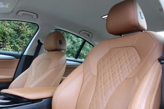 BMW 5 Series view 14