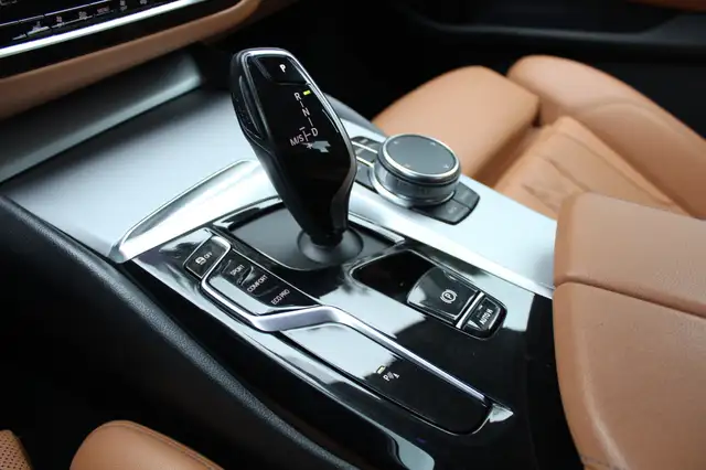BMW 5 Series view 24