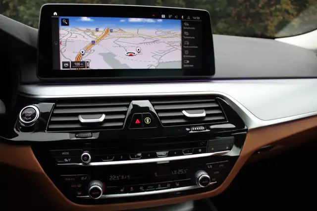 BMW 5 Series view 23