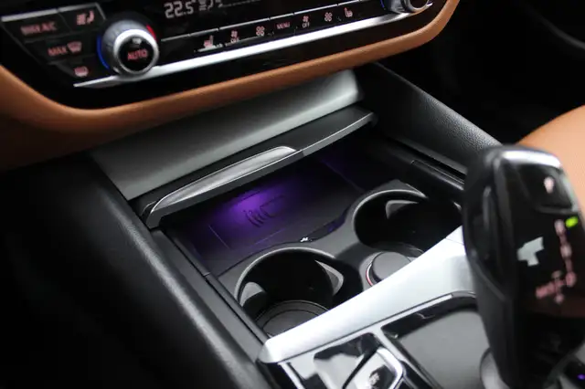 BMW 5 Series view 25