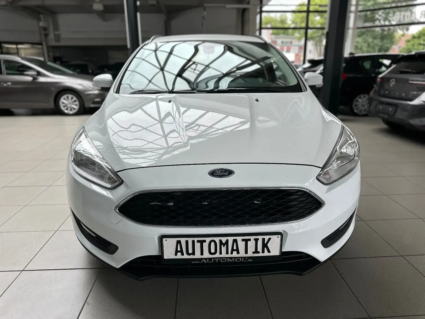 Ford Focus Turnier 1.5TDCI *Autom.* Business Blanc - 2