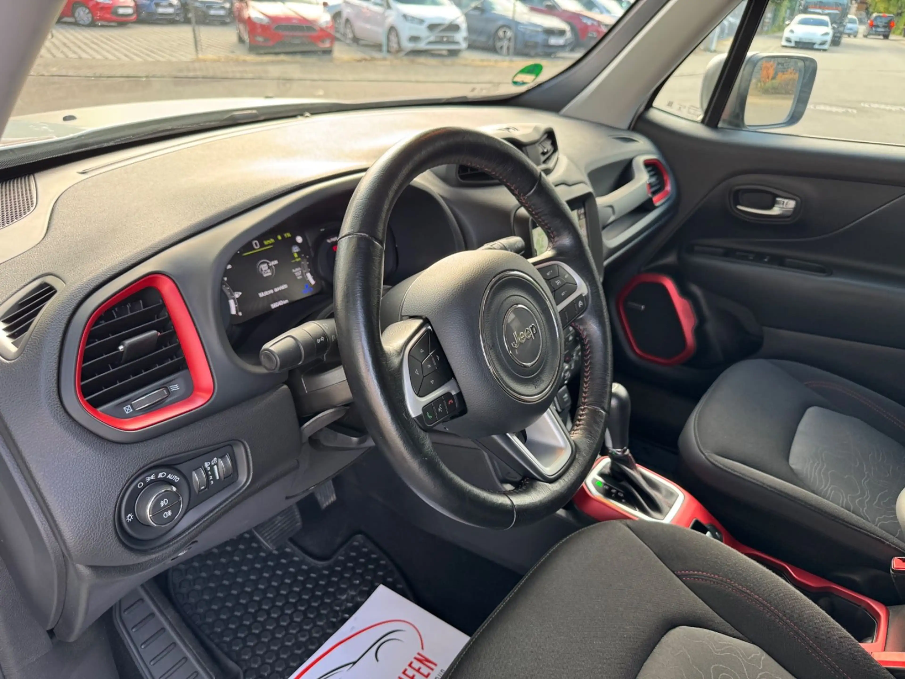 Jeep Renegade Trailhawk Plug-In-Hybrid 4xe — photo 12