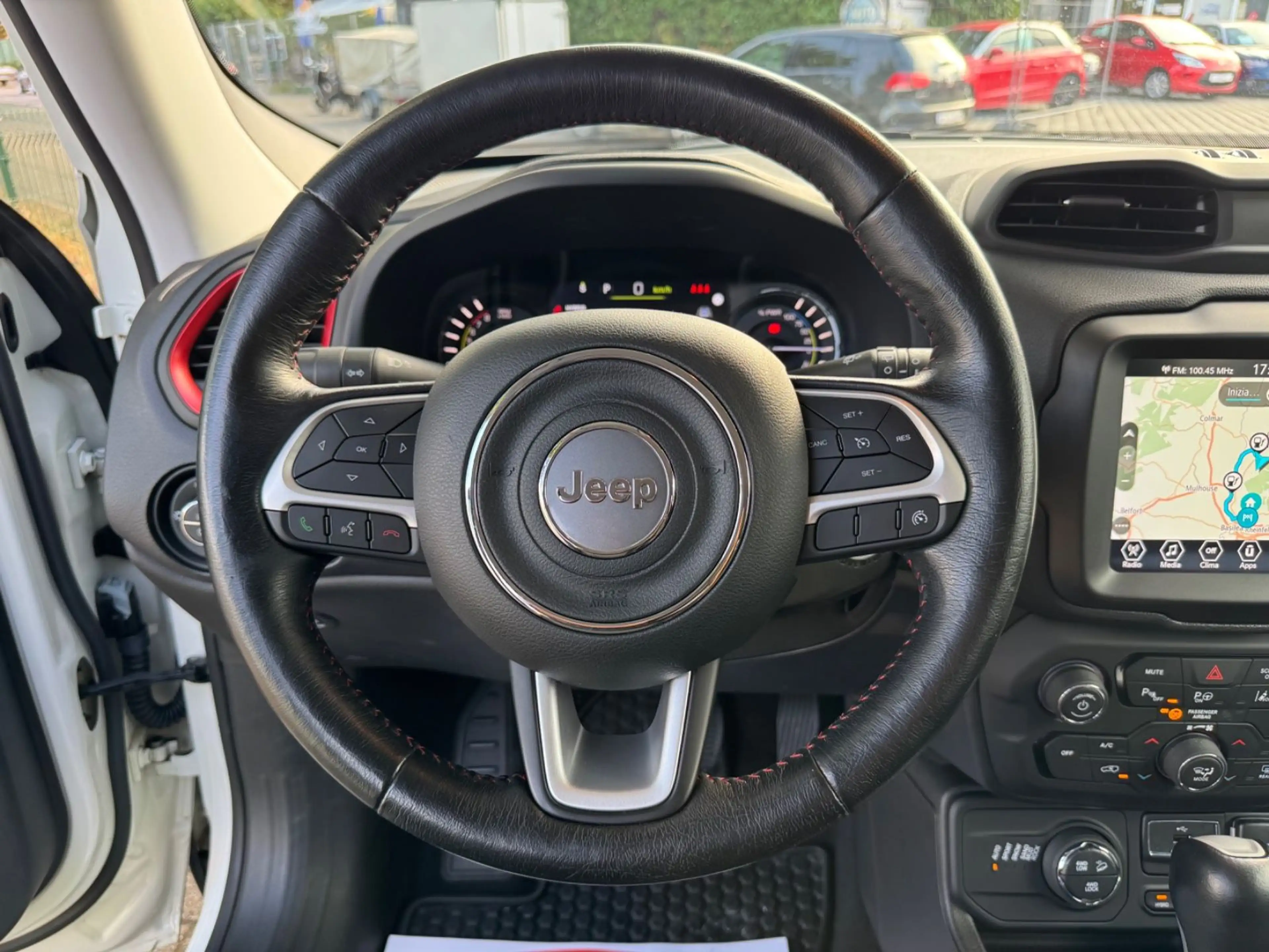 Jeep Renegade Trailhawk Plug-In-Hybrid 4xe — photo 15