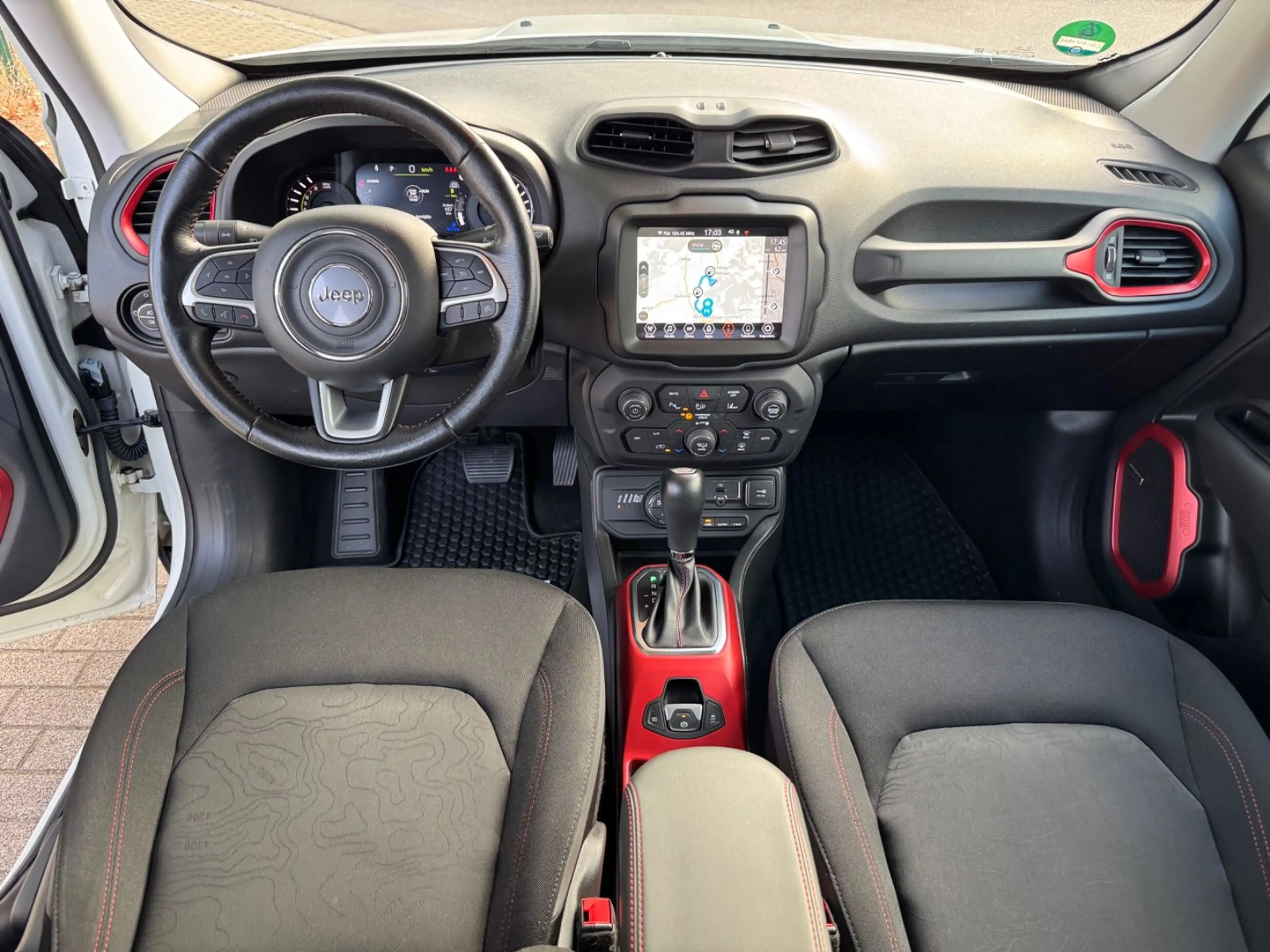 Jeep Renegade Trailhawk Plug-In-Hybrid 4xe — photo 14