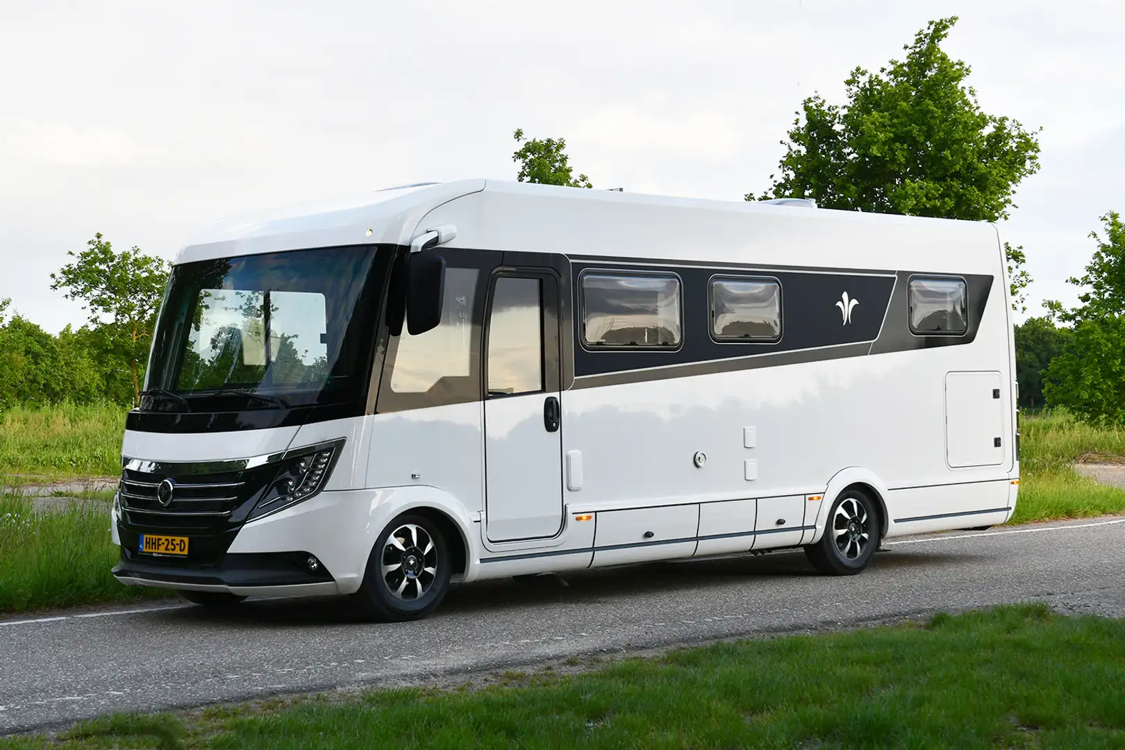 Niesmann+Bischoff Arto 77E 2.2JTD 180pk AUT 4.8T | 12-2022 (M20 Weiß - 1