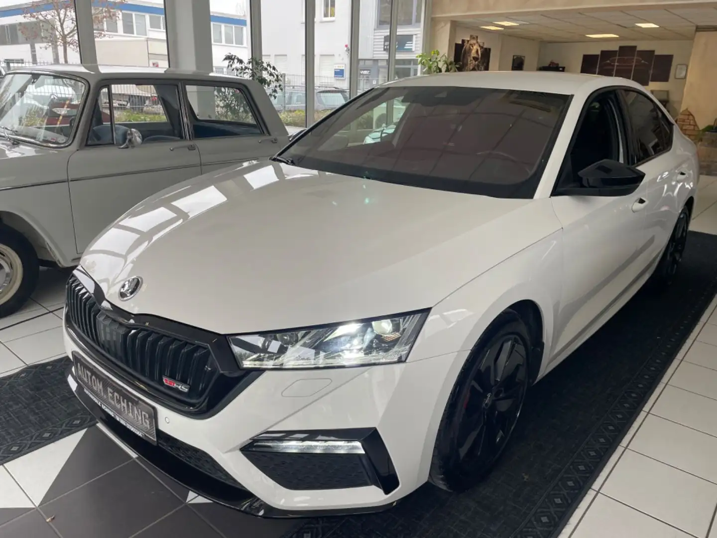 Skoda Octavia Lim. RS*Navi*CarPlay*LED*ACC*Virtual* Weiß - 1