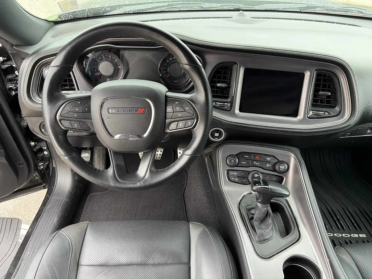 Dodge Challenger снимка Dodge Challenger