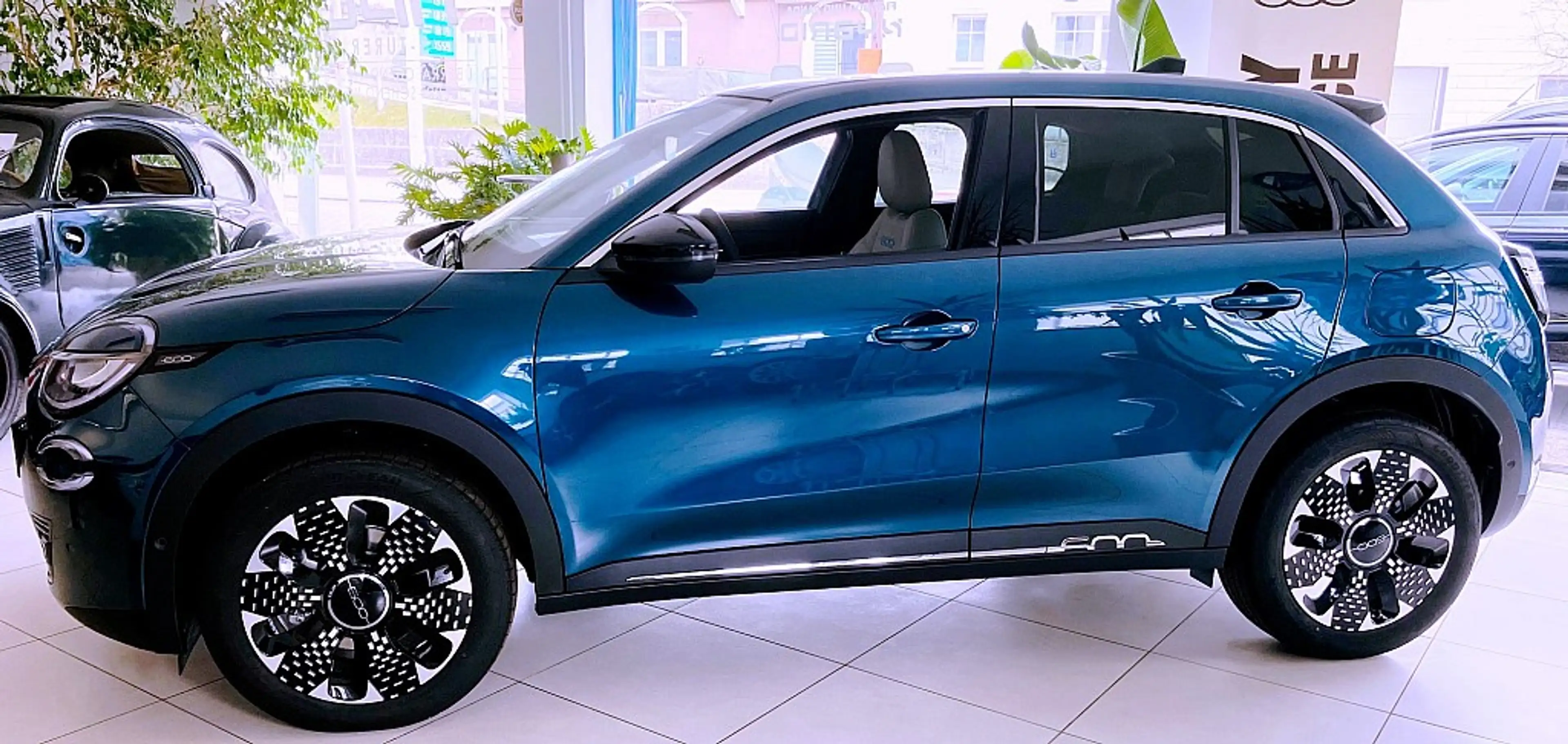 Fiat 600 Hybrid 100 6-Gang eDCT La Prima — photo 3