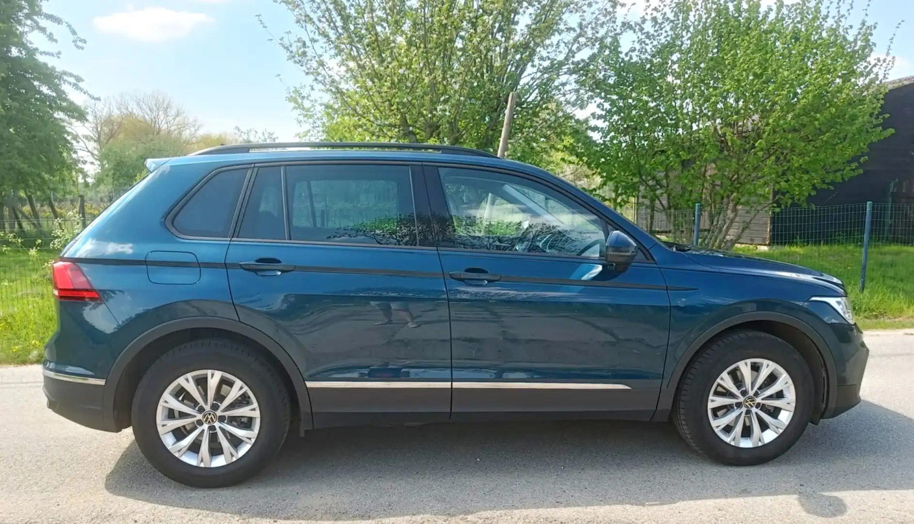 Volkswagen Tiguan 1.5 TSI Life DSG / NAVI / Camera / ... - 2