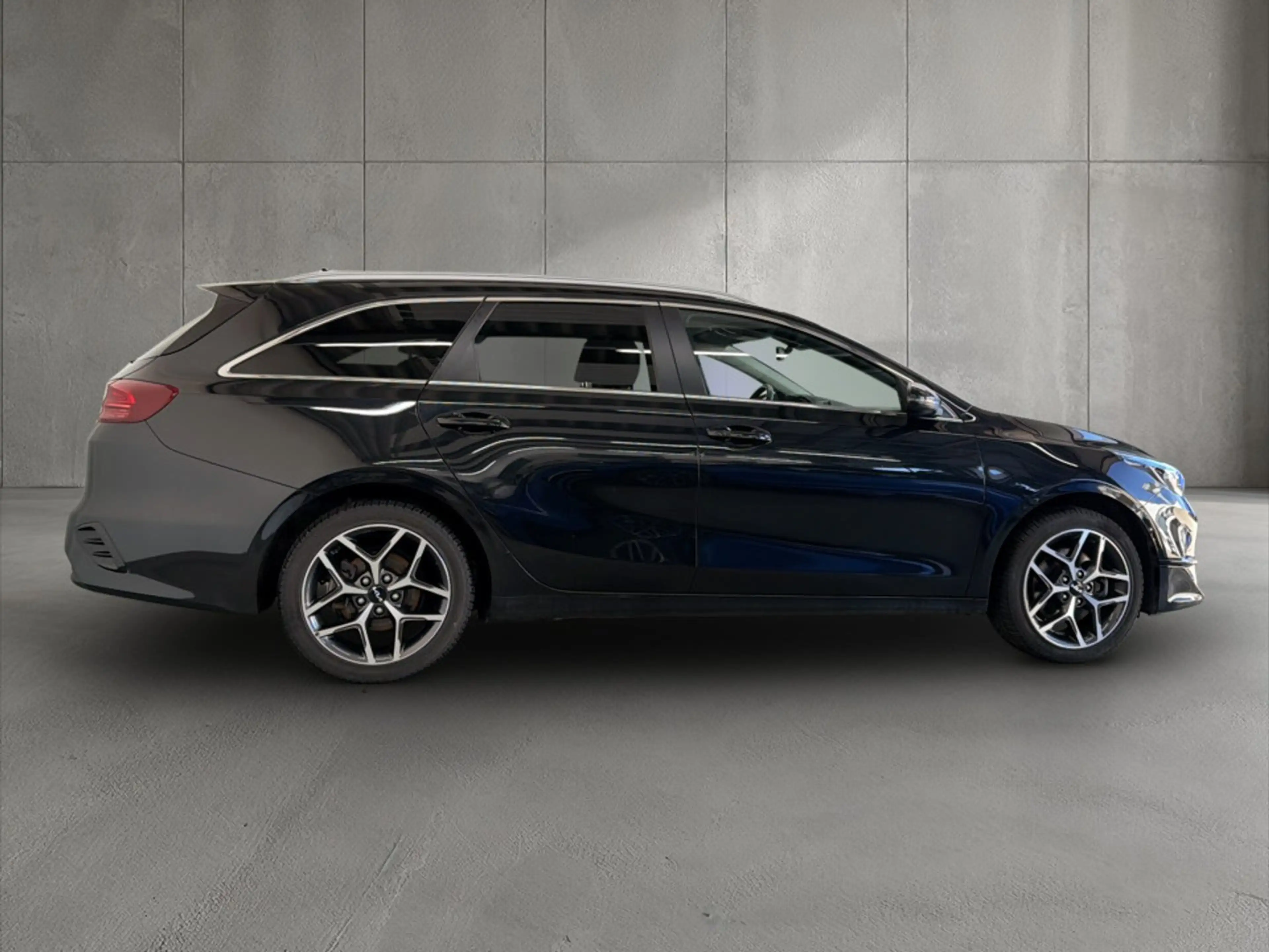 Kia Ceed / cee'd Kia Ceed Sportswagon Gold — photo 4