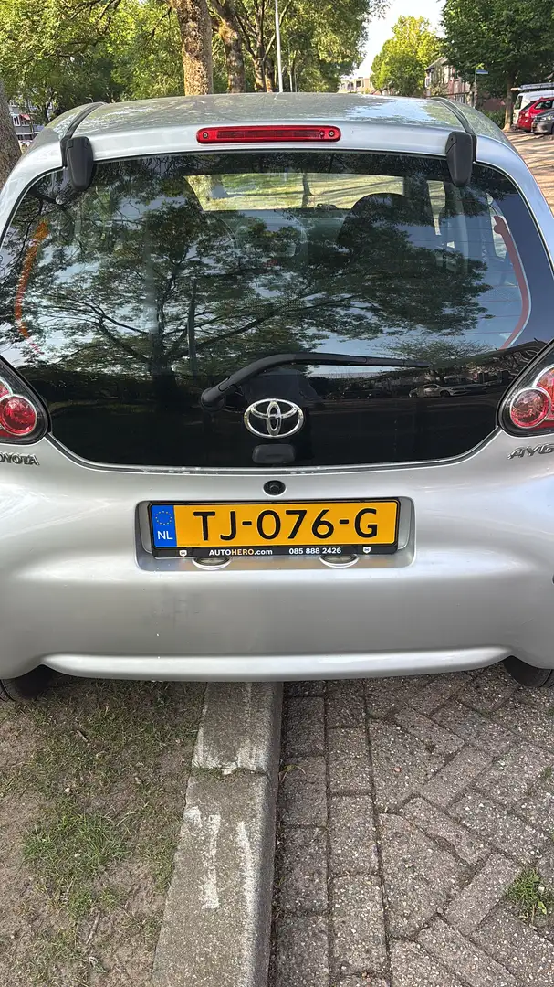 Toyota Aygo 1.0-12V Access Grijs - 1