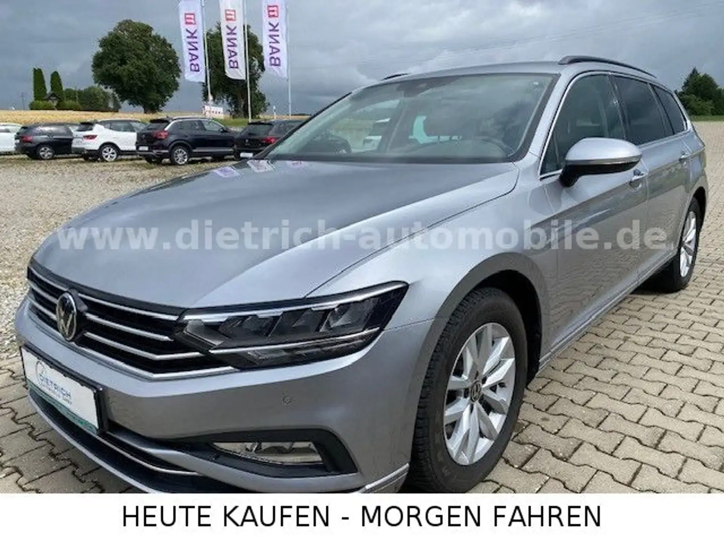 Volkswagen Passat Variant 2,0 TDi DSG AHK PDC SHZ NAVi ALU Silber - 1
