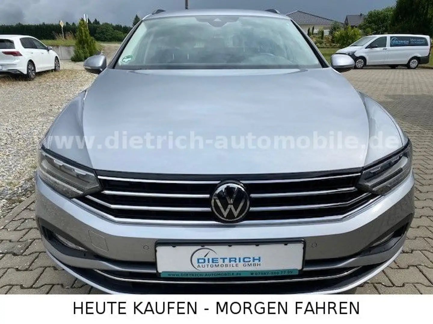Volkswagen Passat Variant 2,0 TDi DSG AHK PDC SHZ NAVi ALU Silber - 2