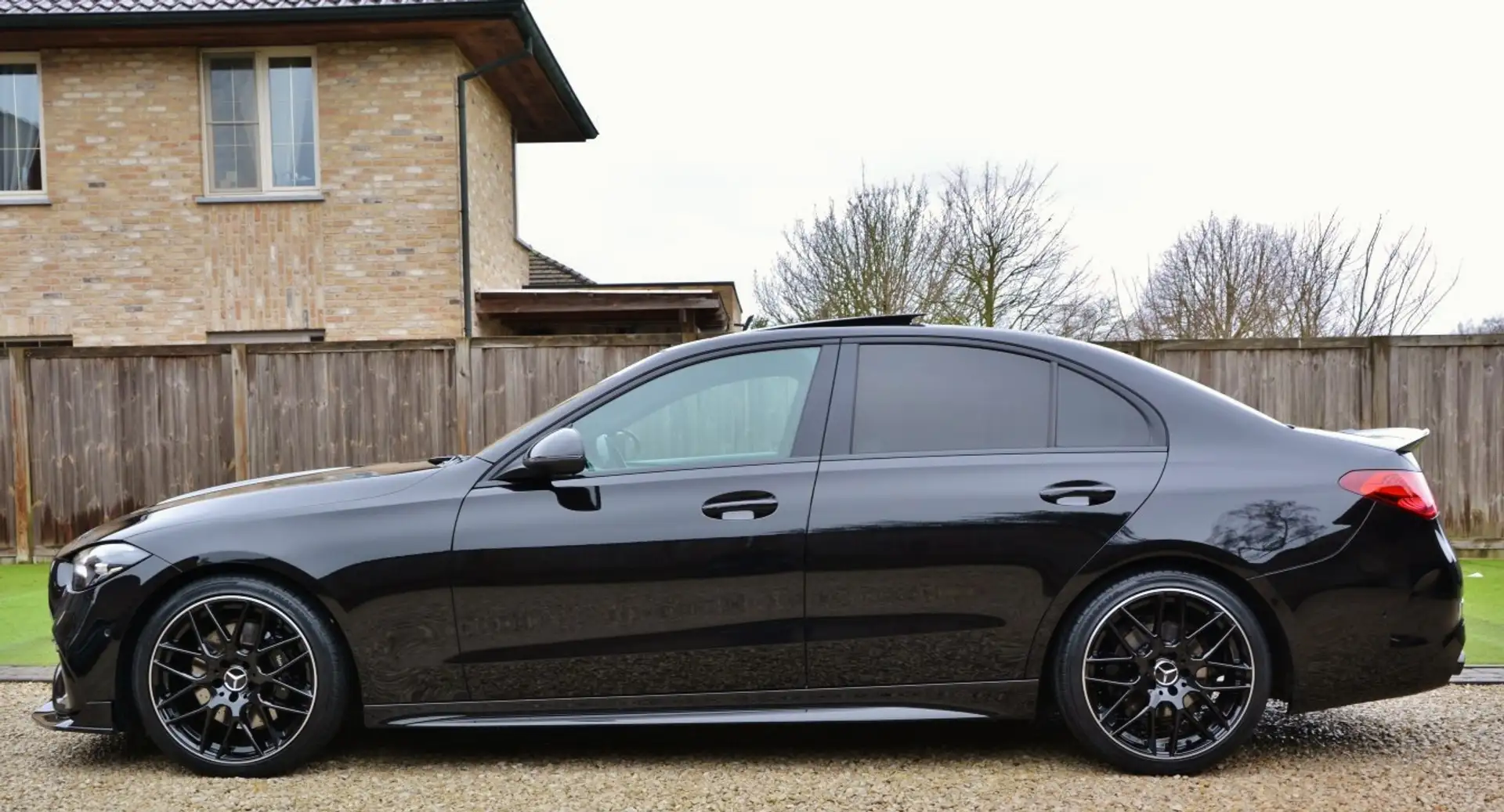 Mercedes-Benz C 180 AMG 9G-Tronic **C63 AMG LOOK**PANODAK**CARPLAY** Schwarz - 1