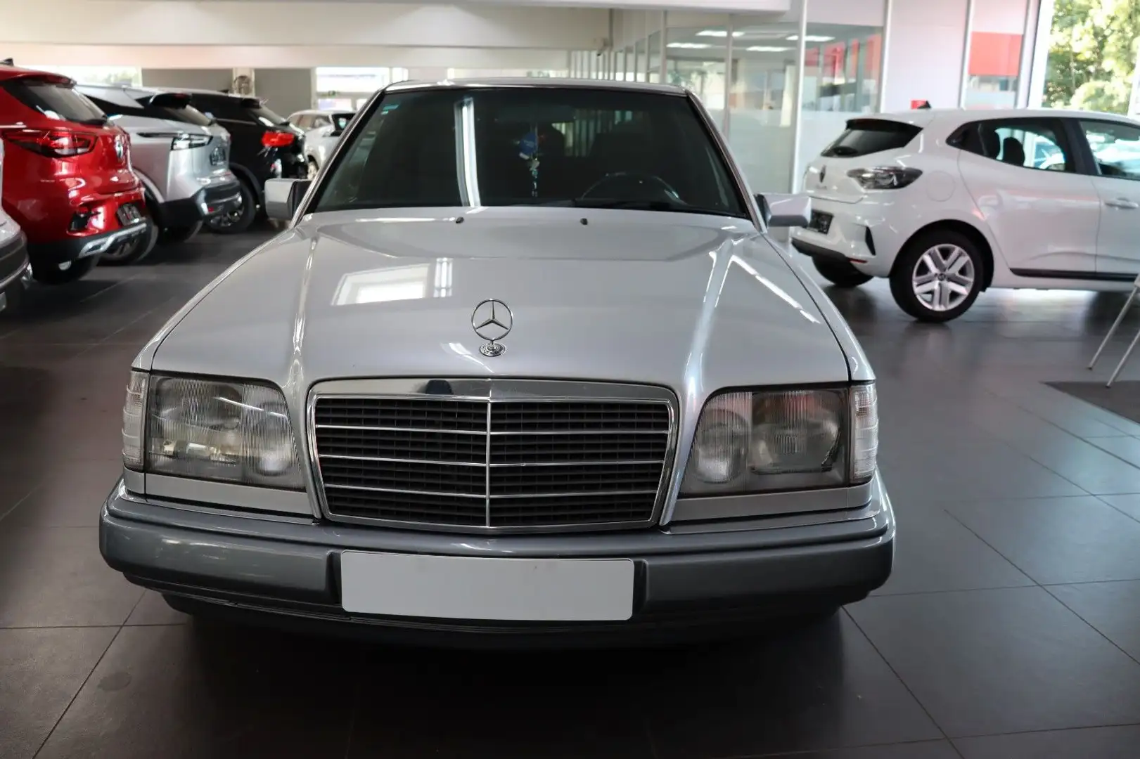 Mercedes-Benz 280 E Limousine Automatik Argento - 2