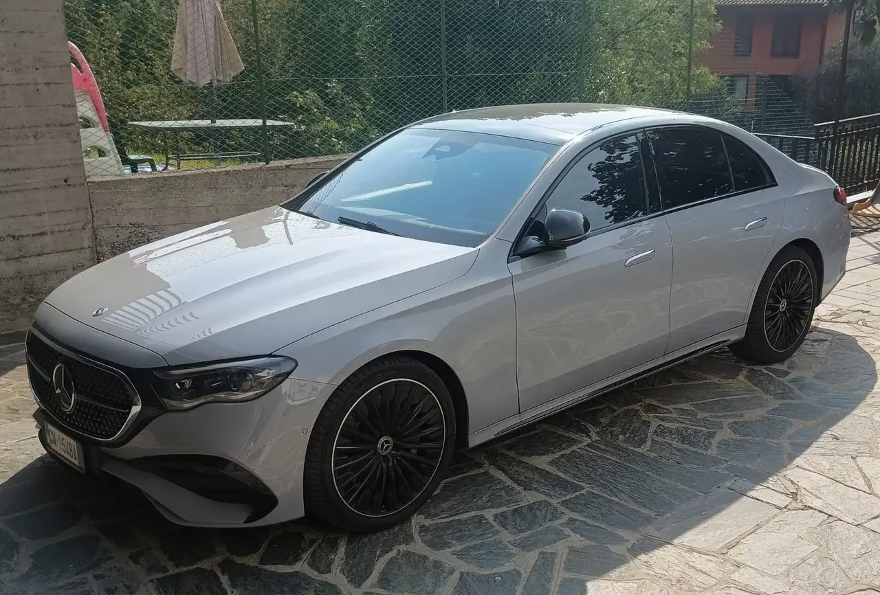 Mercedes-Benz E 220 Classe E- W214 Berlina d AMG Line Premium 4matic auto — photo 1 of 15