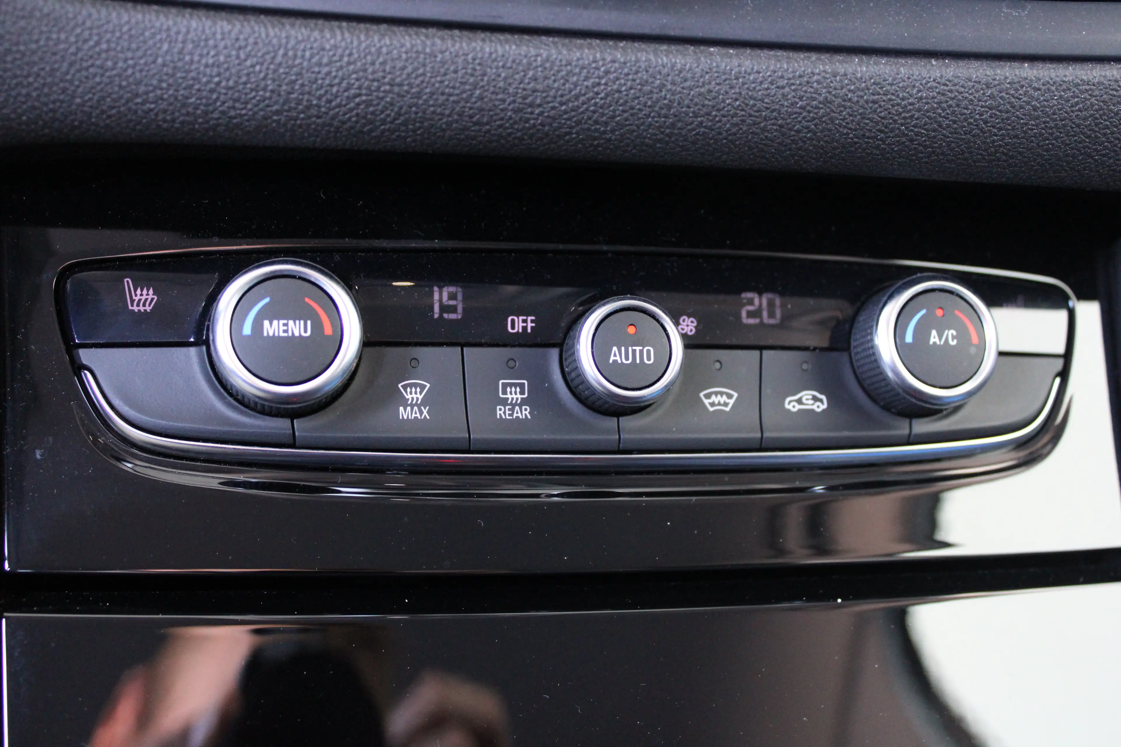 Opel Grandland 1.6 Turbo Plug-In Hybrid Business Elegance | Elekt — photo 29