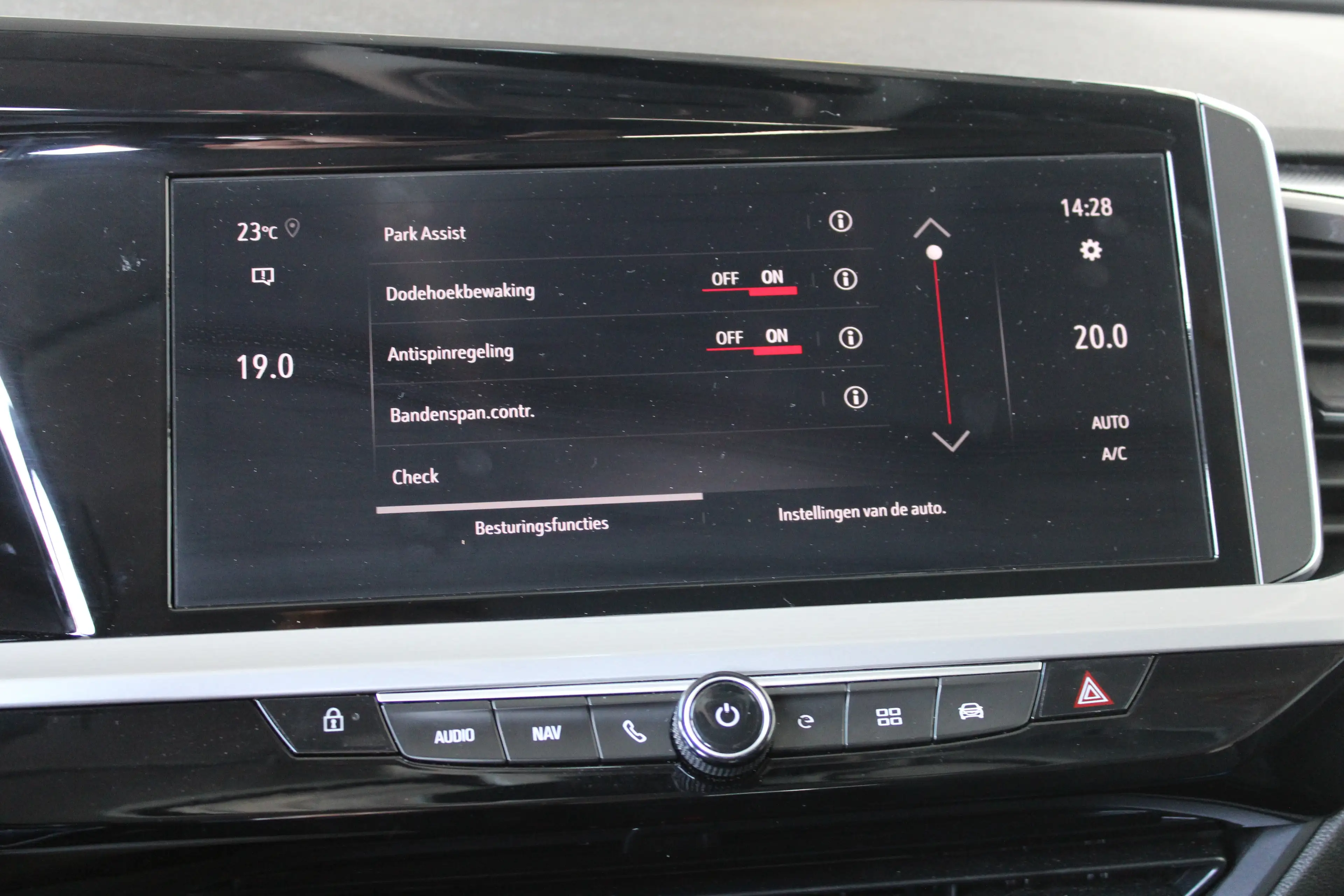 Opel Grandland 1.6 Turbo Plug-In Hybrid Business Elegance | Elekt — photo 27