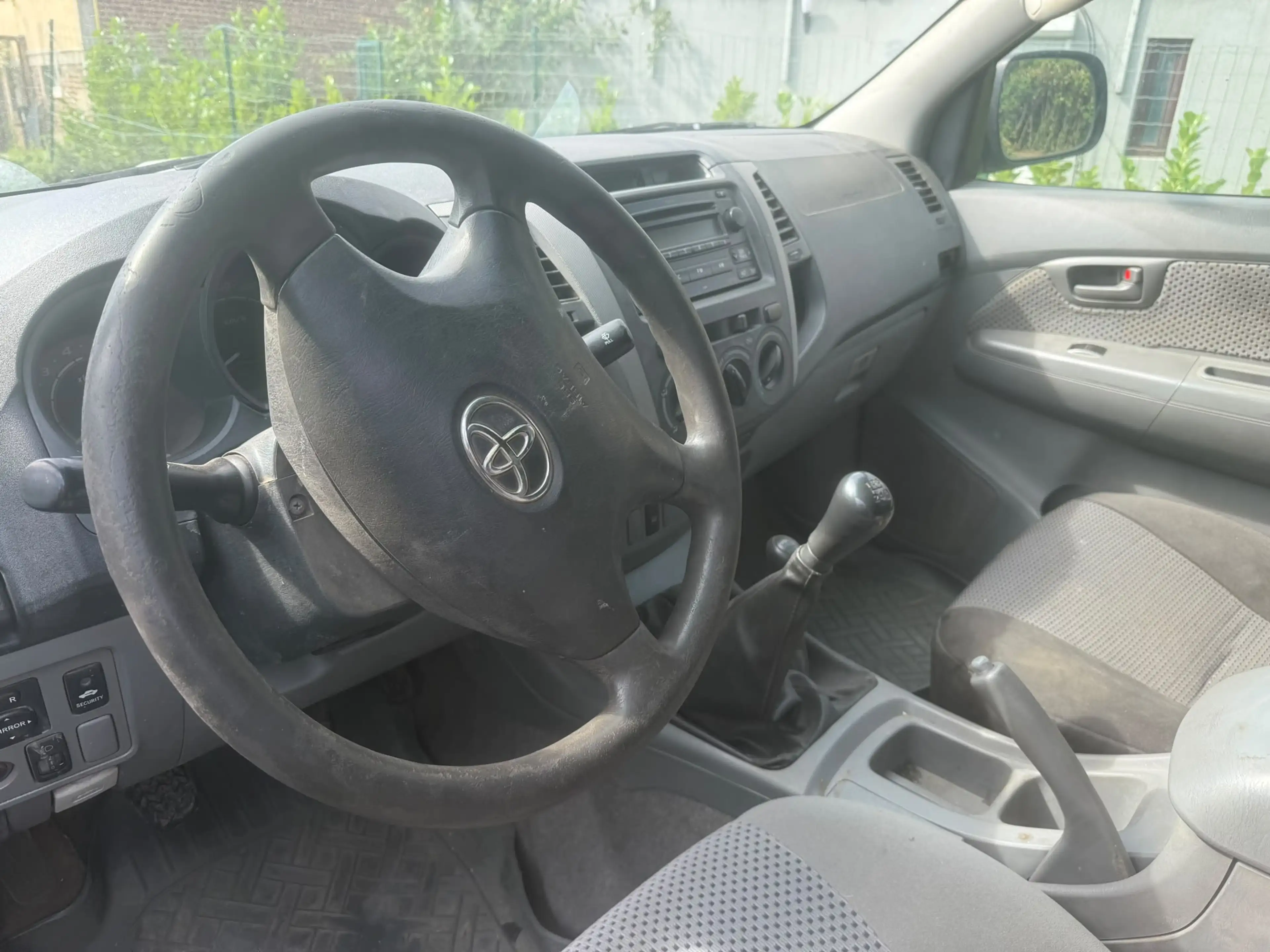 Toyota Hilux 2.5 Turbo D-4D 4WD SR — photo 6