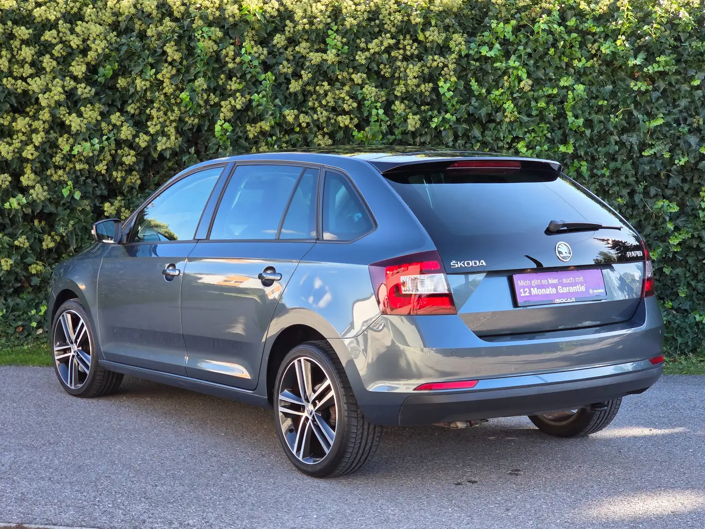 Skoda Rapid/Spaceback 1,4 TSI // 1.HAND // AUTOMATIK // PANO // WENIG KILOMETER // NAVI // Grau - 2