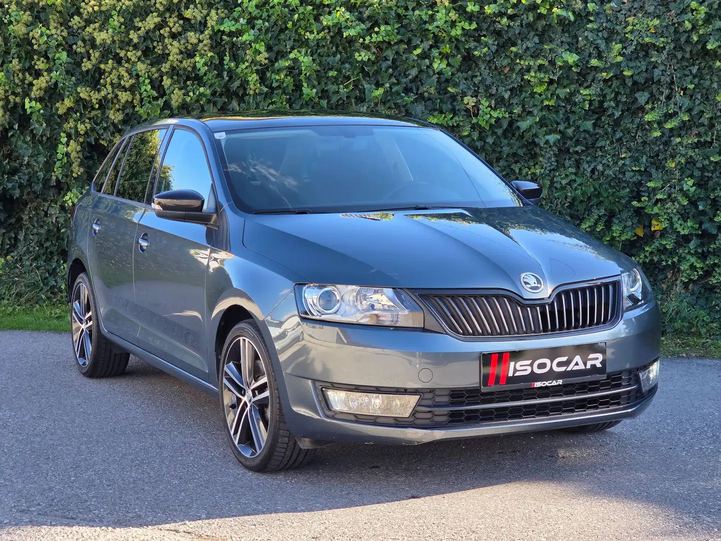 Skoda Rapid/Spaceback 1,4 TSI // 1.HAND // AUTOMATIK // PANO // WENIG KILOMETER // NAVI // Grau - 1