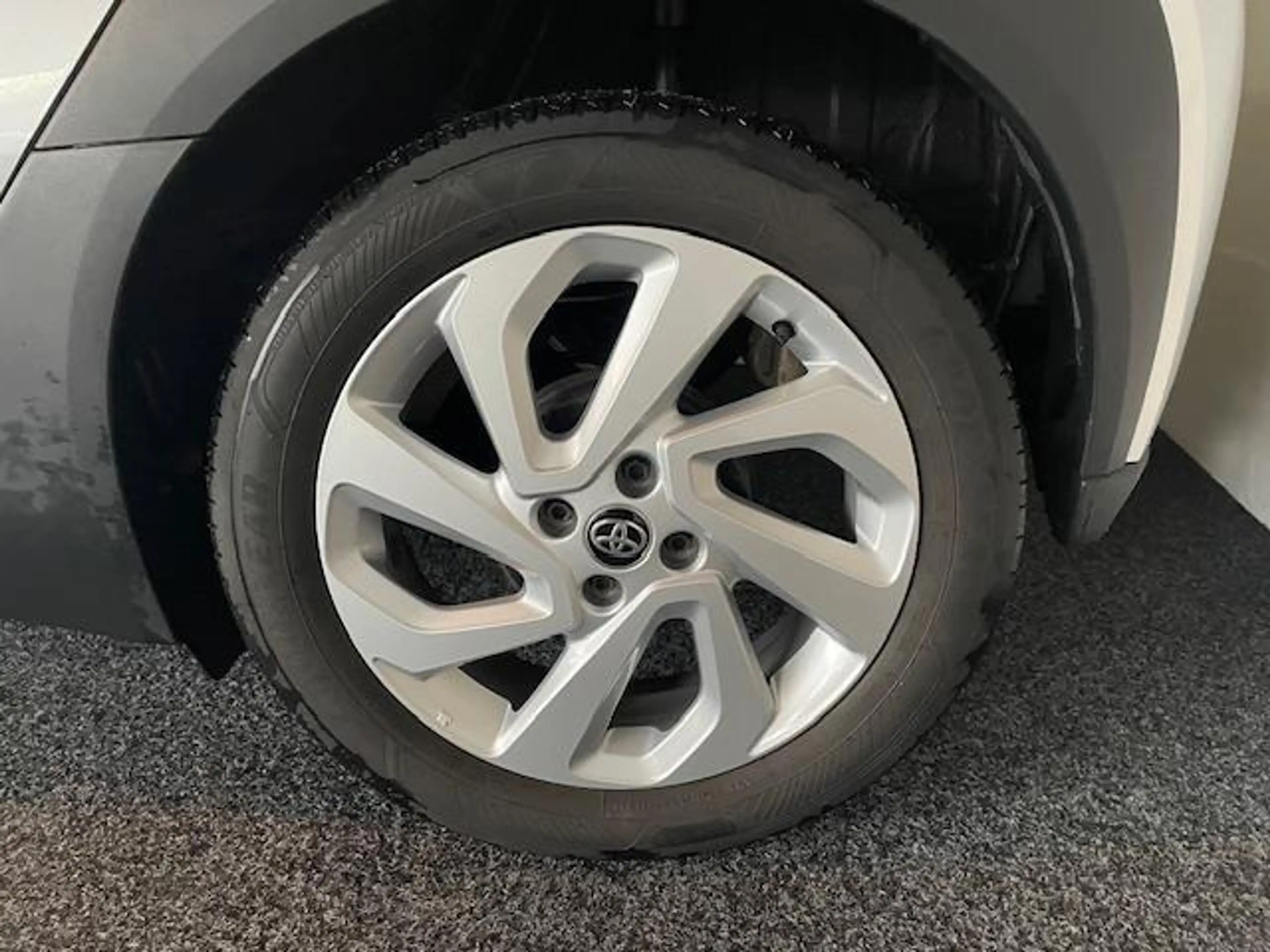 Toyota Aygo X 1.0 VVT-i MT First met lichtmetalen velgen — photo 5