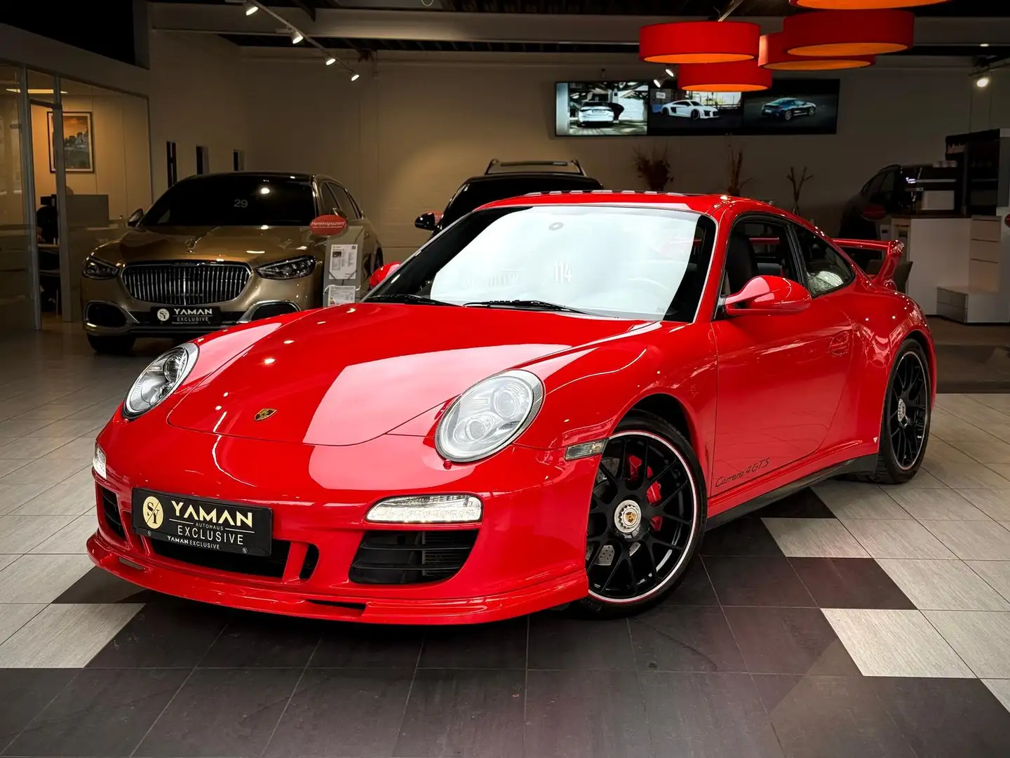 Porsche 911 Carrera 4 GTS Coupe*Aerokit*Approved10/2026* Rood - 1